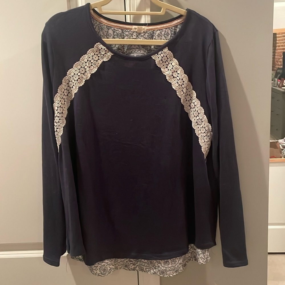Long Sleeved Sweater with Back Design
